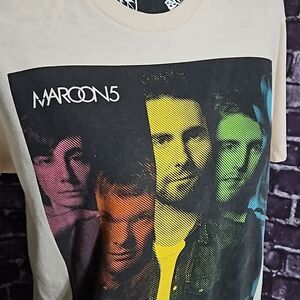 Maroon 5 2010 Vintage Short Sleeve Concert T Shirt size Medium